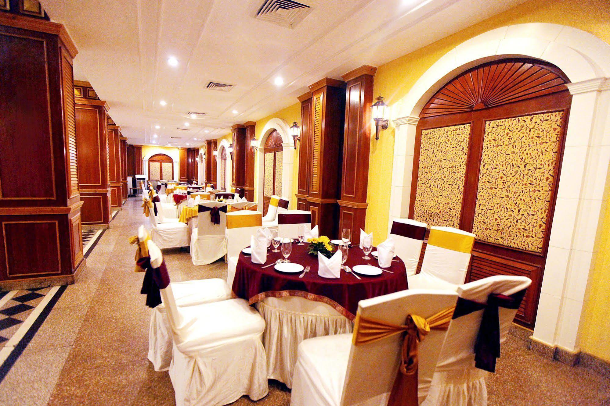 Kc Cross Road Hotel Panchkula Luaran gambar