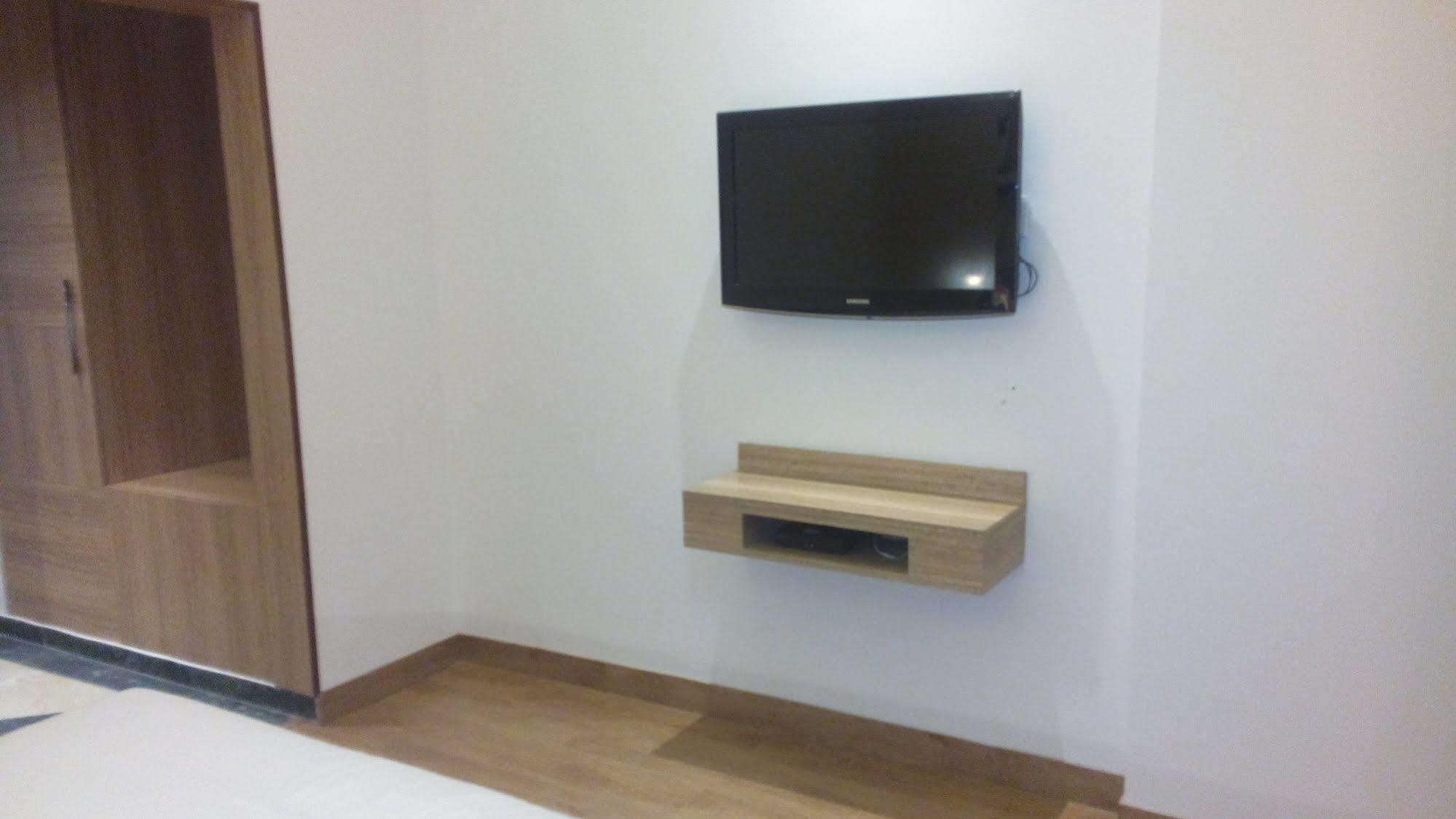 Kc Cross Road Hotel Panchkula Luaran gambar