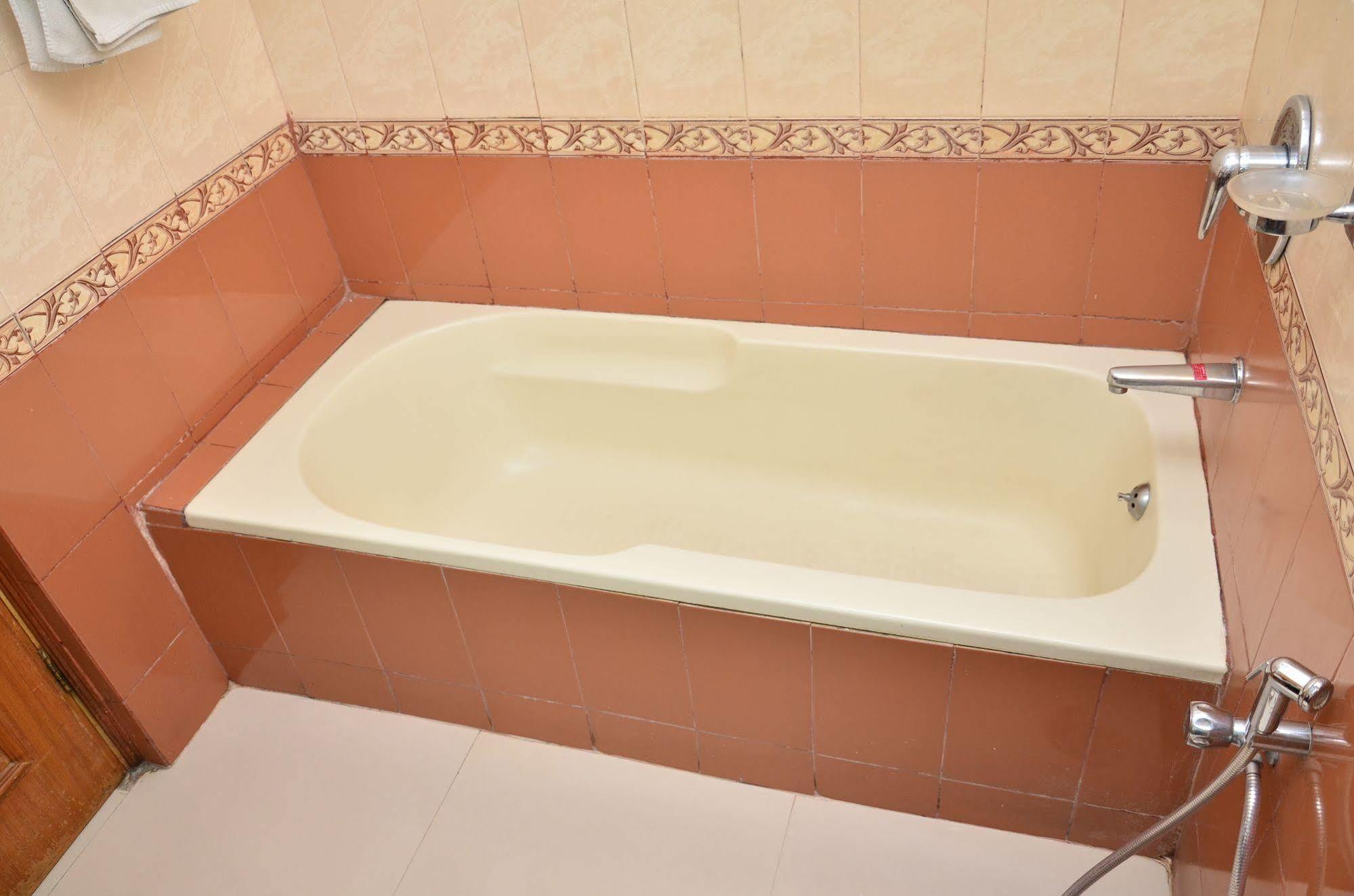 Kc Cross Road Hotel Panchkula Luaran gambar