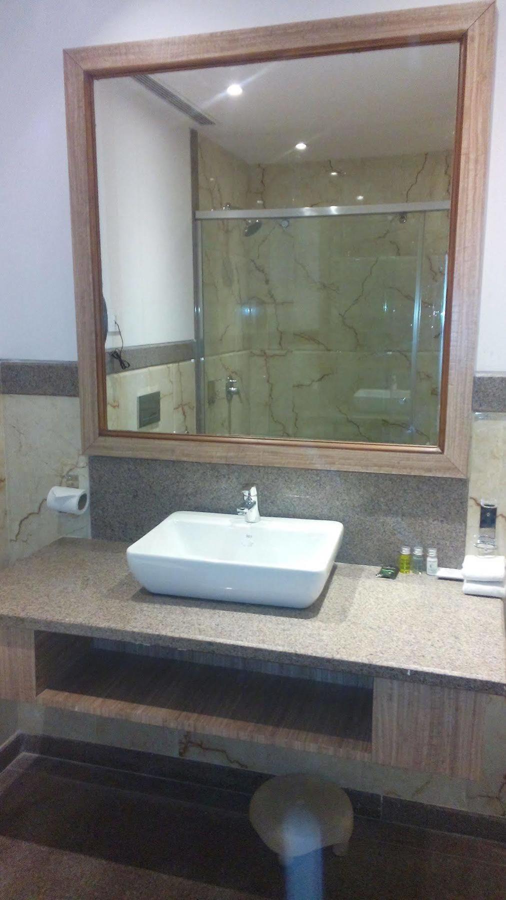 Kc Cross Road Hotel Panchkula Luaran gambar