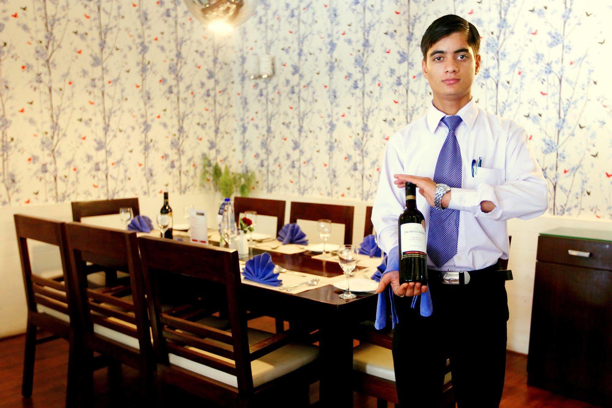 Kc Cross Road Hotel Panchkula Luaran gambar