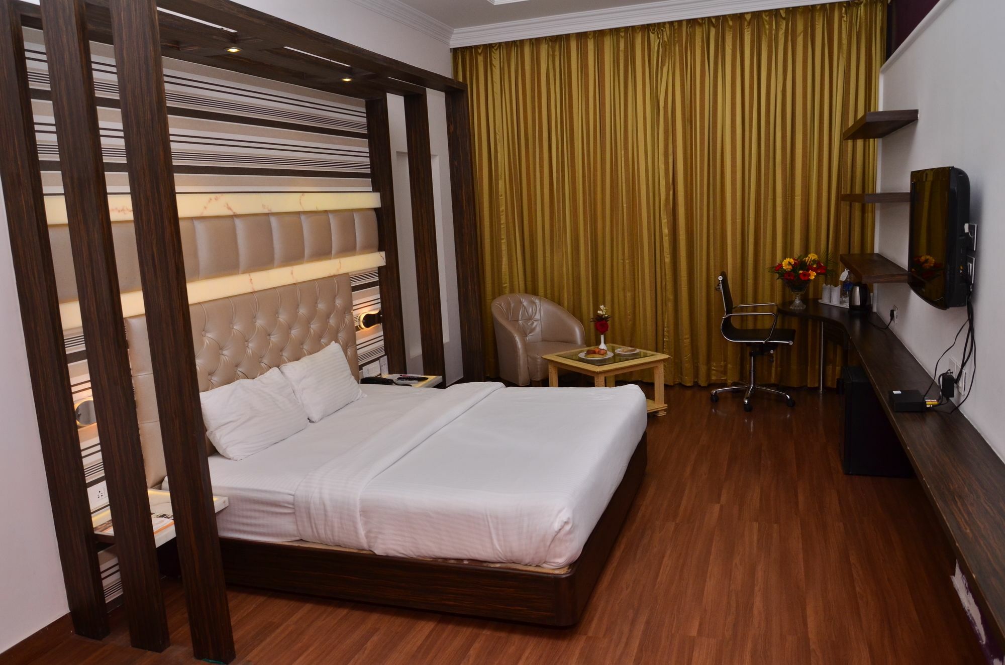 Kc Cross Road Hotel Panchkula Luaran gambar
