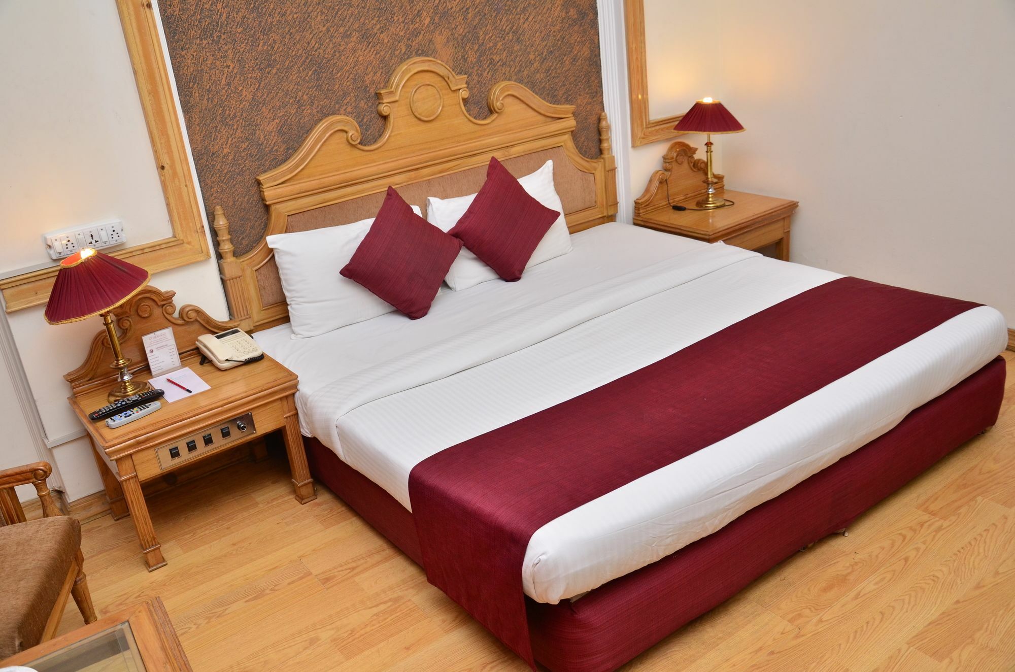 Kc Cross Road Hotel Panchkula Luaran gambar